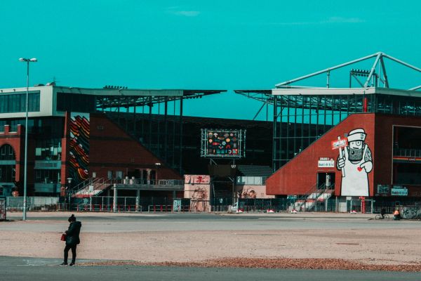 Wide view of Millerntor Stadium’s exterior, showcasing its architecture and surroundings in the St. Pauli district of Hamburg.