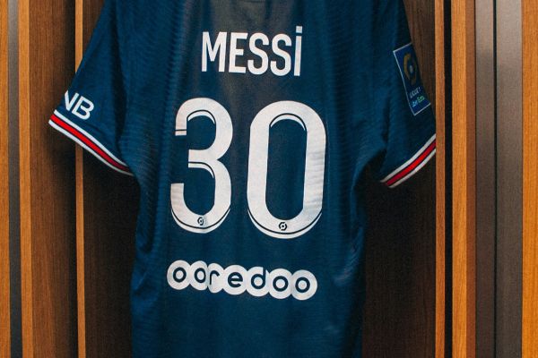 Messi psg shirt with number 30 on back.